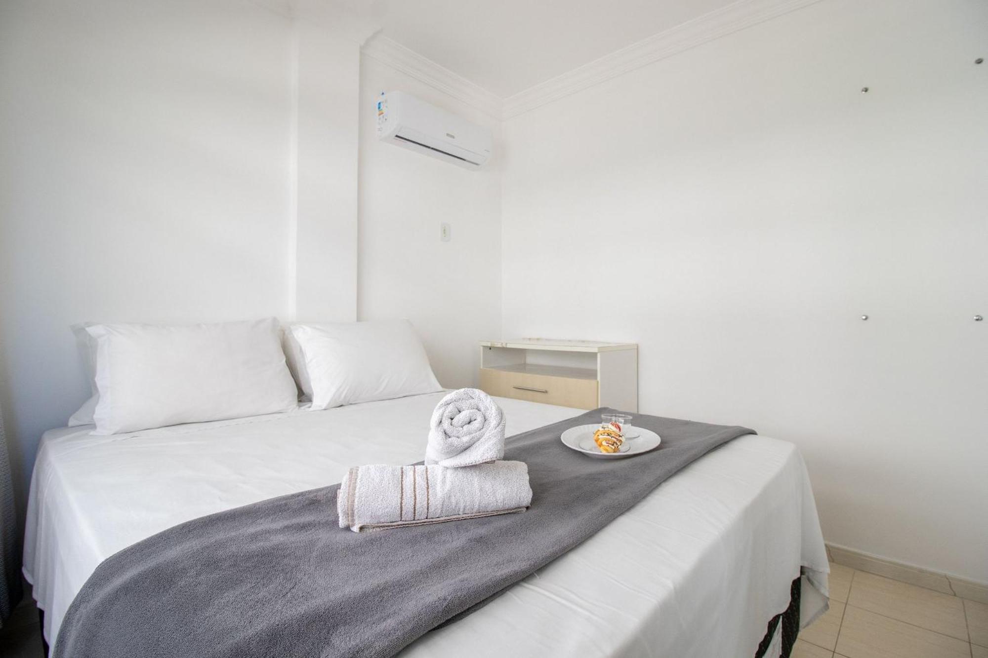Apu14 - 4 Dorm, Climatizado, Esq. Av. Atlantica Apartamento *