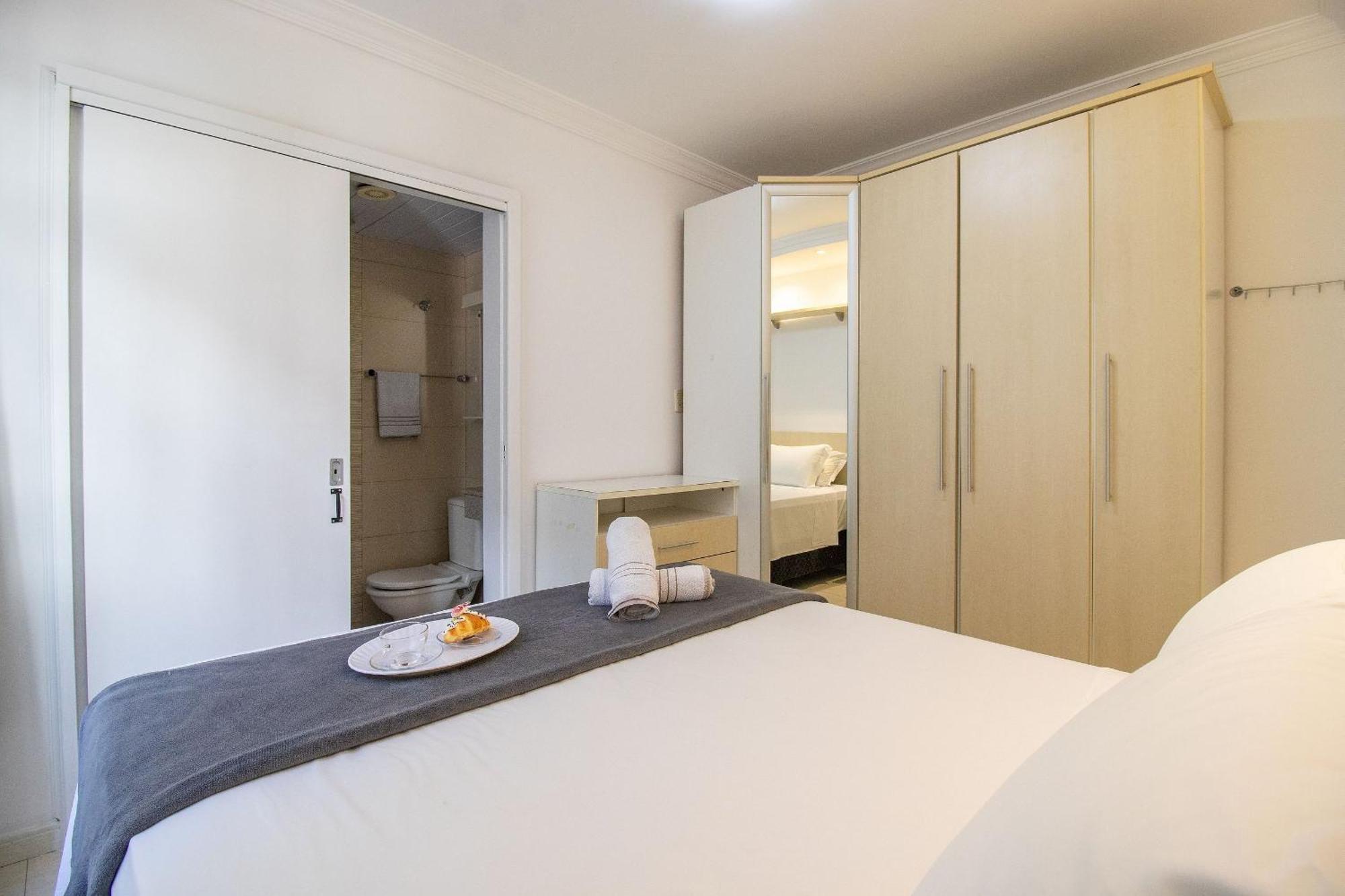 Apartamento Apu14 - 4 Dorm, Climatizado, Esq. Av. Atlantica *